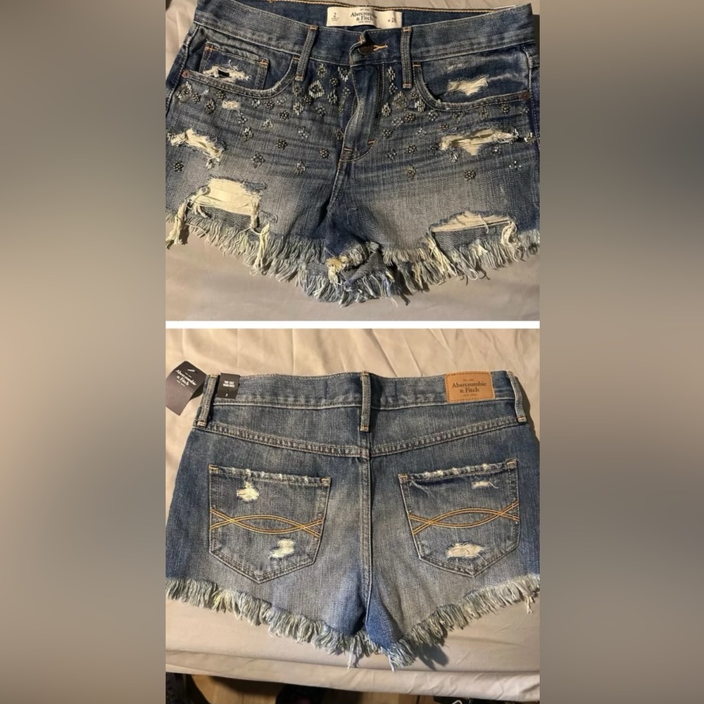 Abercrombie shorts size 2 never worn, tag still on them